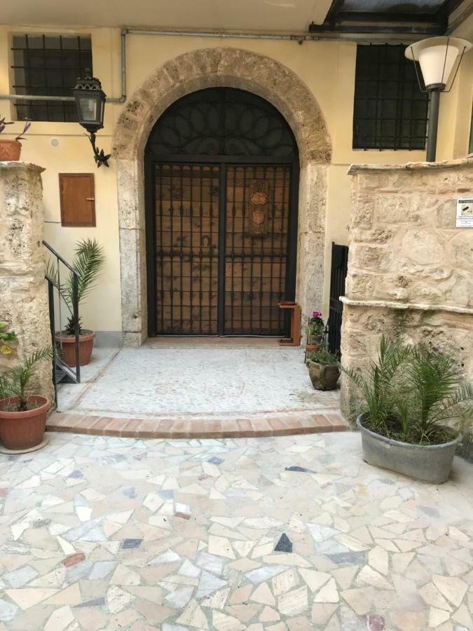 سورا Le Prigioni Del Palazzo B&B المظهر الخارجي الصورة